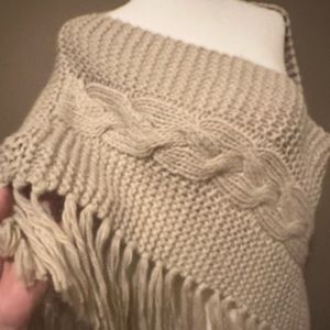 Women beige poncho size one size